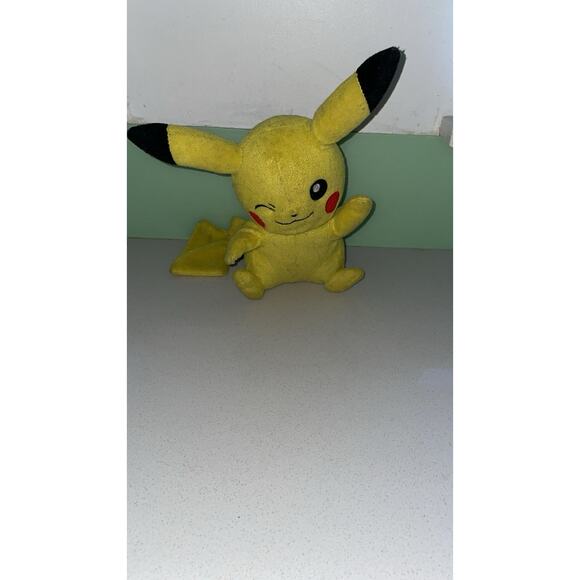Tomy Pokemon Pikachu Plush 9 Inch Yellow 2017 Stuffed Animal Toy - Picture 1 of 5